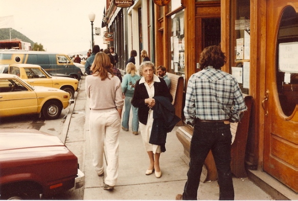 Margaret Hamilton wandering along the main street at the 8th Telluride Film Festival (1981, photo by Jeff Stafford)